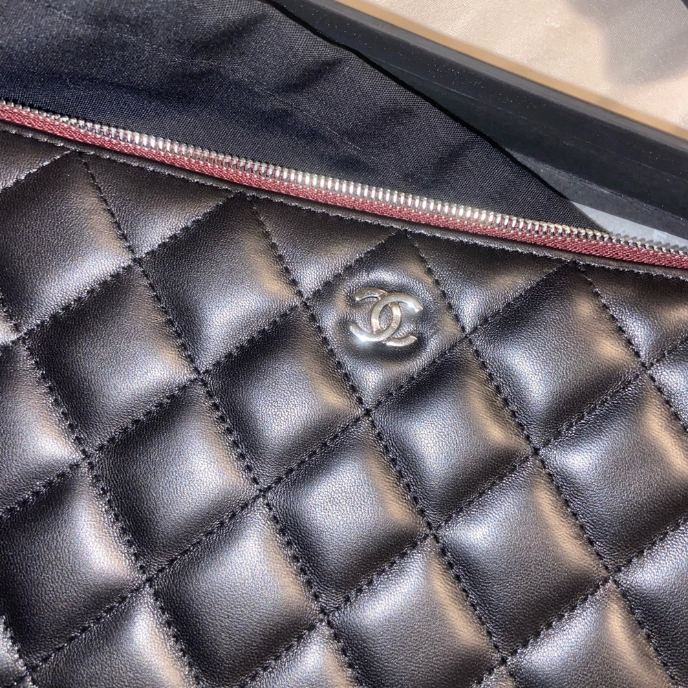 Chanel Pouch - Picture 3 of 7